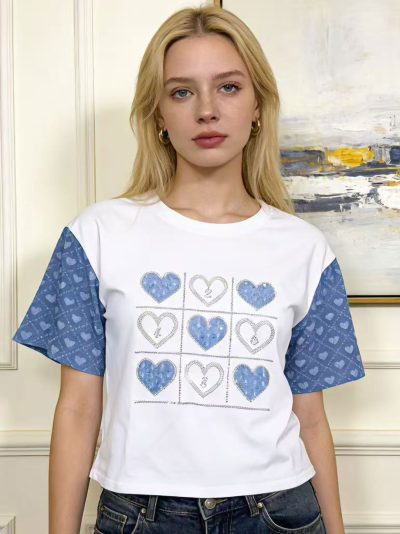 Camiseta corazones mangas estampadas