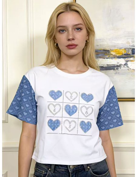 Camiseta corazones mangas estampadas