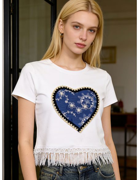 T-shirt avec écusson en forme de cœur et franges