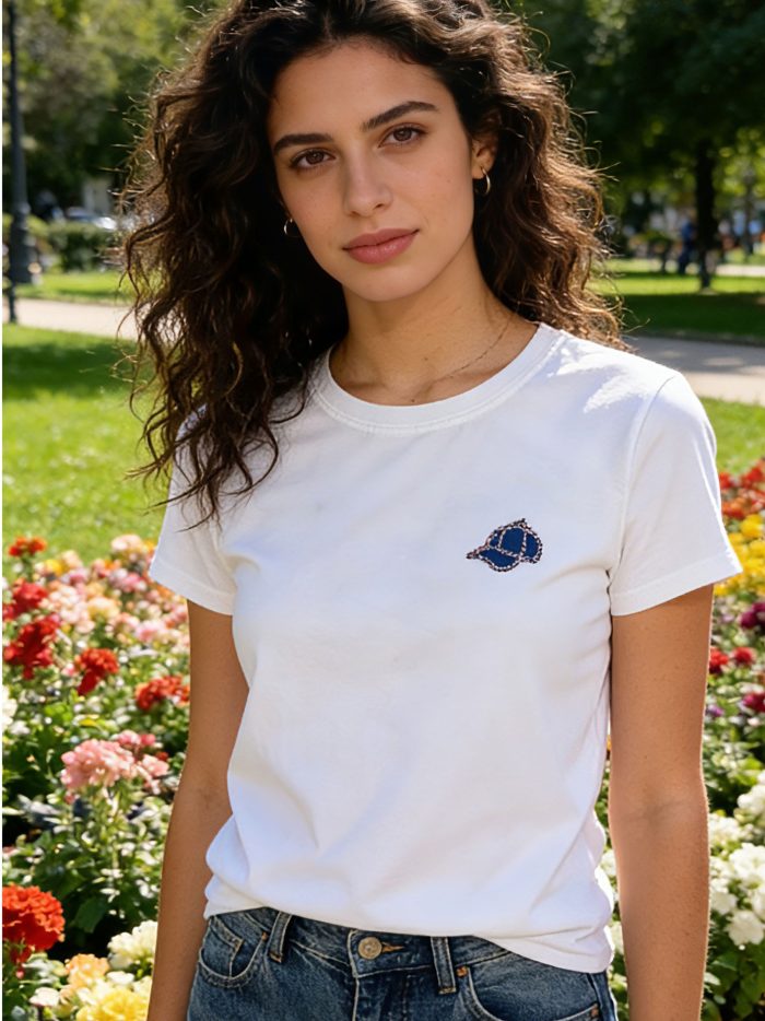 Camiseta básica parche gorra con strass