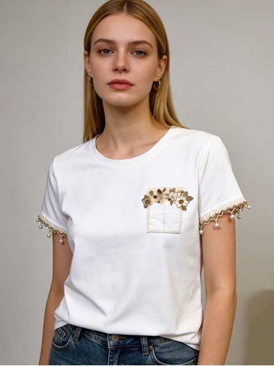 Camiseta bolsillo floral y manga perlas