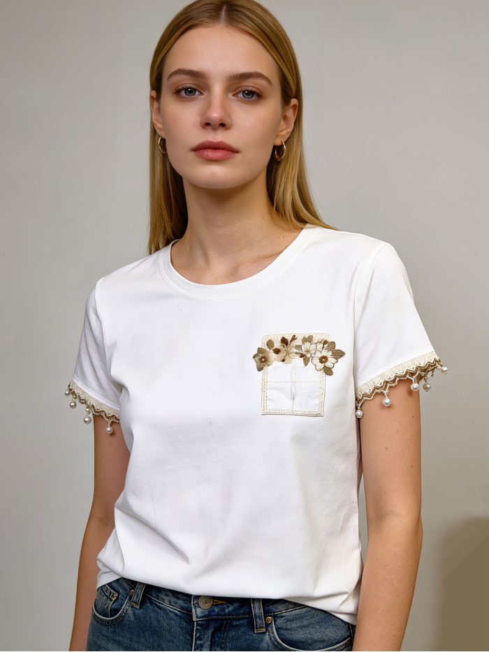 Camiseta bolsillo floral y manga perlas