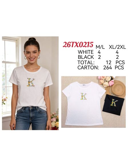 Camiseta com bordado floral e a inicial K