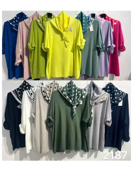 Maglione oversize con sciarpa a pois