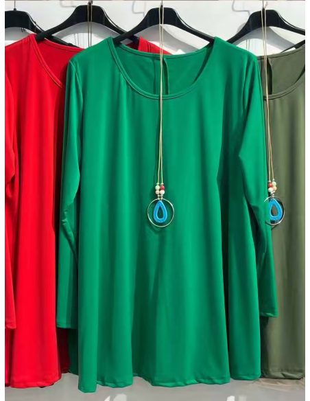 Blusa in lycra con colletto di grandi dimensioni