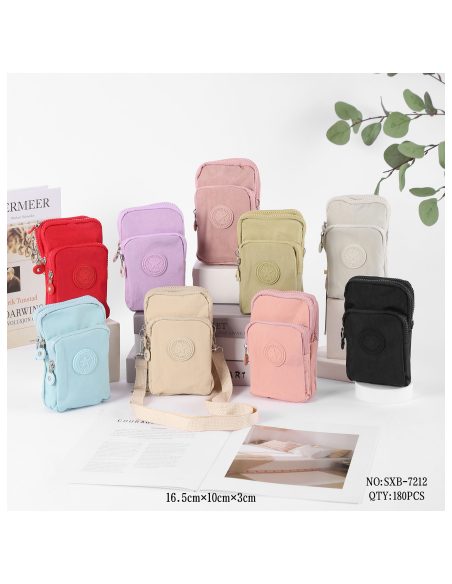 Mini bolsa de ombro em tecido para celular.