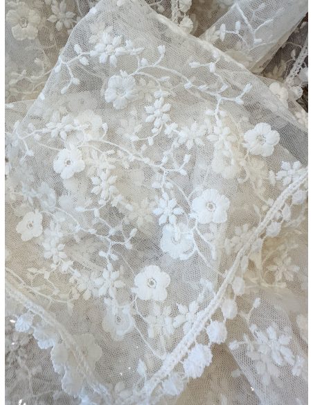 Fular bordado flores encaje