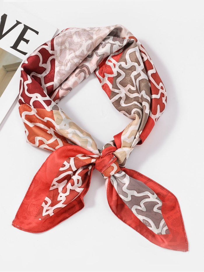 Pañuelo cuadrado estampado efecto seda