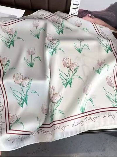 Pañuelo cuadrado satinado tulipanes