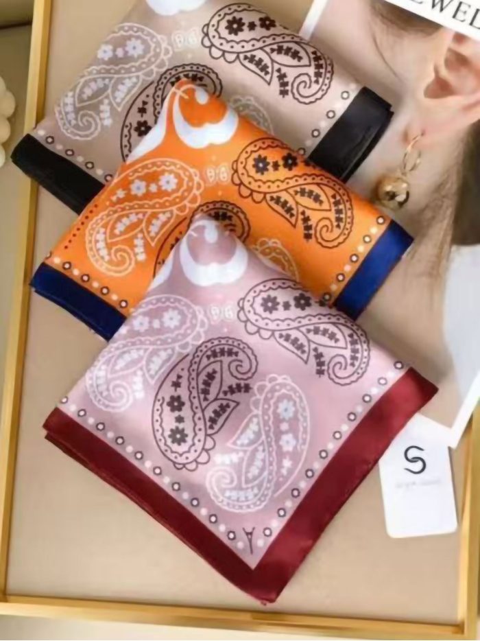 Pañuelo cuadrado satinado paisley