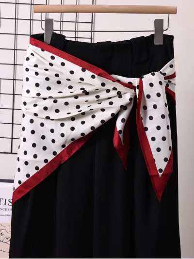 Pañuelo triangular lunares