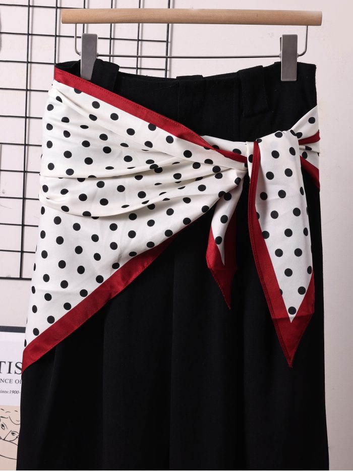 Pañuelo triangular lunares