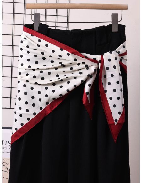 Pañuelo triangular lunares