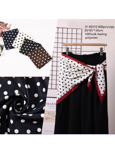 Pañuelo triangular lunares 2