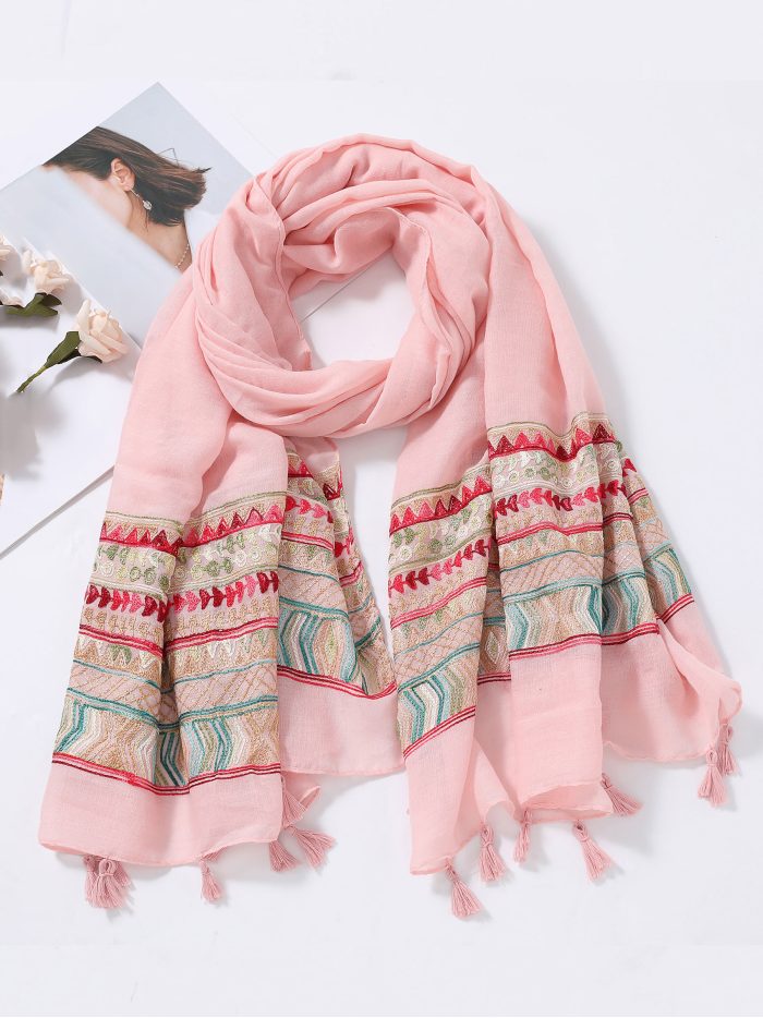 Lenço boho bordado com franjas