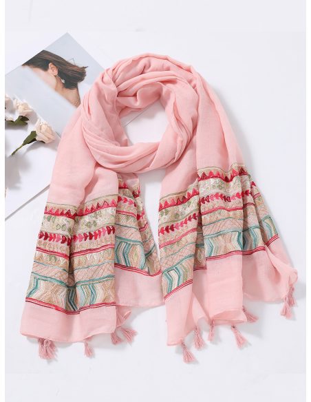 Lenço boho bordado com franjas