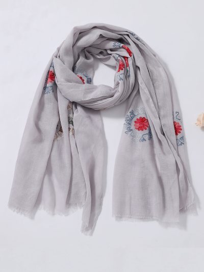 Fular bordado medallón floral