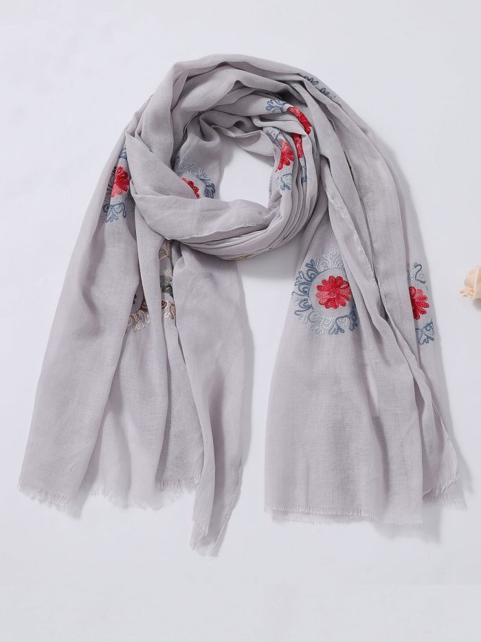 Fular bordado medallón floral