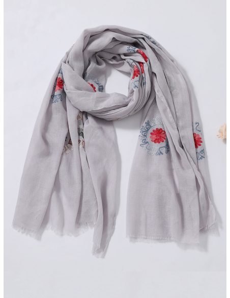 Fular bordado medallón floral