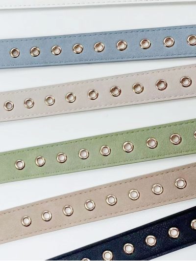 Cinturón fino ojales y hebilla dorada 2