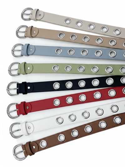 Cinturón maxi ojales metálicos y hebilla plateada