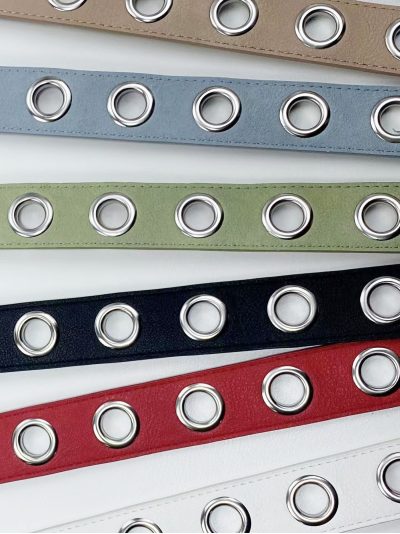 Cinturón maxi ojales metálicos y hebilla plateada 2