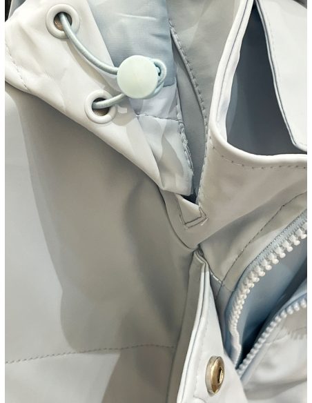 Parka engomada capucha