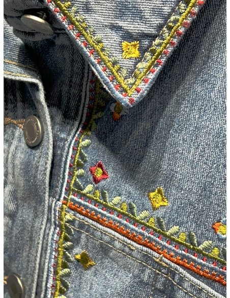 surchemise en denim brodée de fleurs
