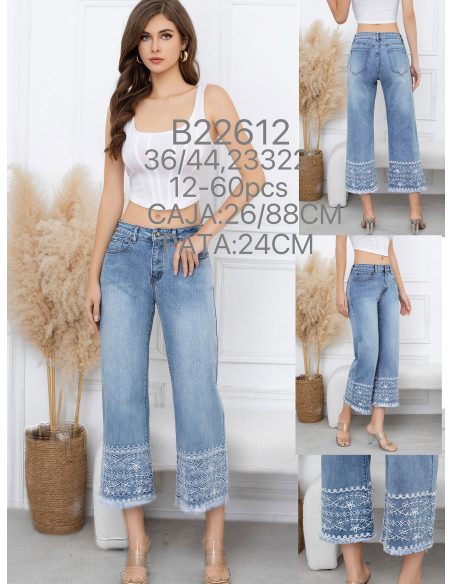 Jeans cropped bordado en bajo