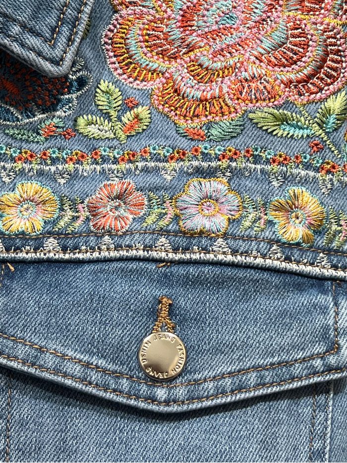 Chaqueta denim bordado floral talla grande