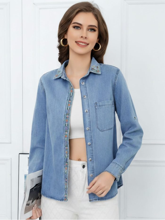 Jeanshemd mit gesticktem Rand