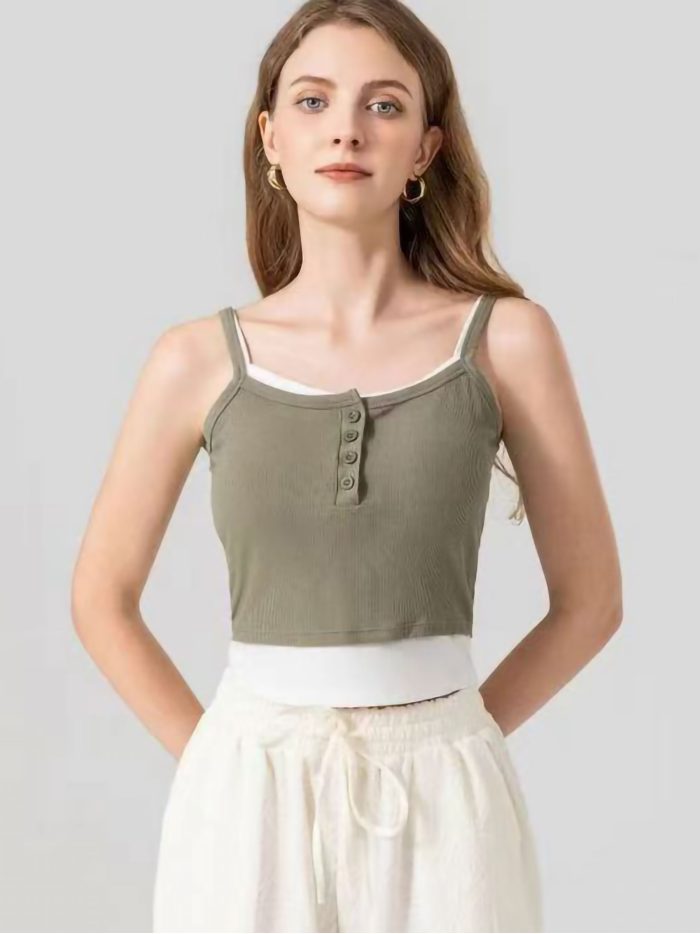 Crop-Top mit Knopfleiste vorne und doppellagigem BH