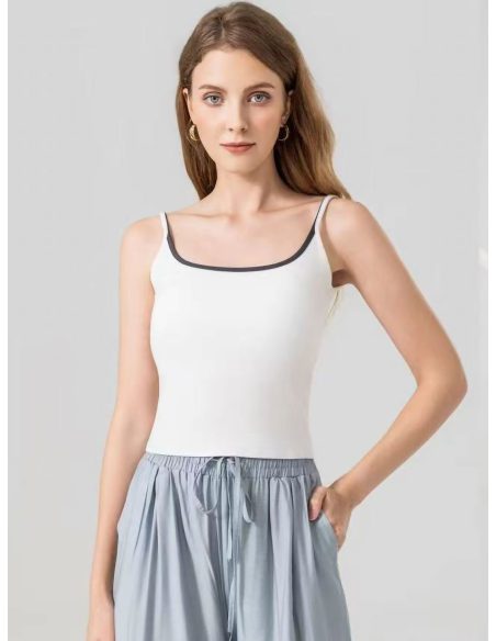 Haut à bretelles avec bordures contrastées et soutien-gorge intégré