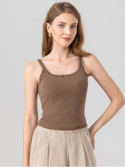 Haut à bretelles en dentelle avec soutien-gorge intégré