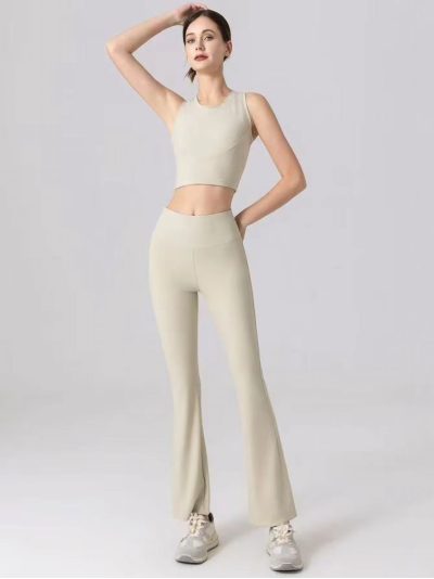 Conjunto Top yoga corto + Leggings flare