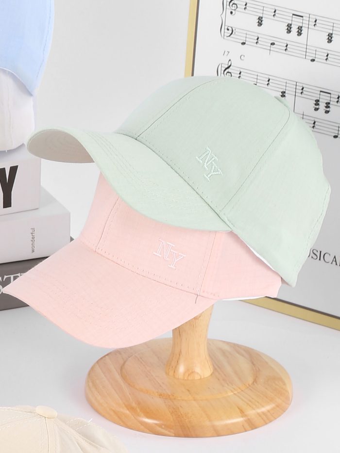 Gorra letras bordadas en colores pastel