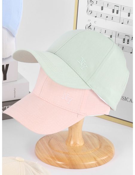 Gorra letras bordadas en colores pastel