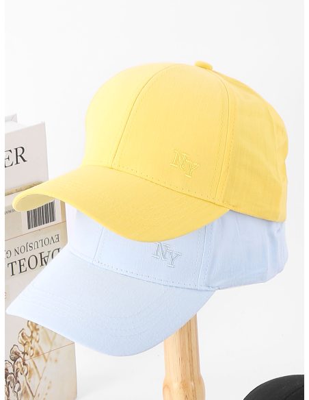 Gorra letras bordadas en colores vivos