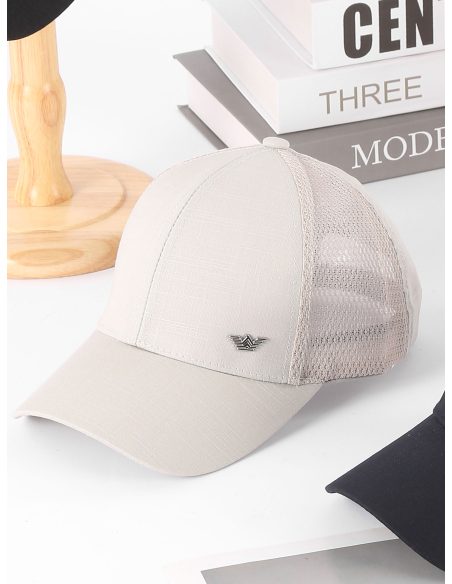 Gorra transpirable detalle metálico