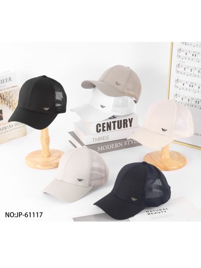 Gorra transpirable detalle metálico 2