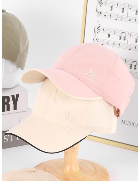 Gorra letras bordadas ribete en contraste