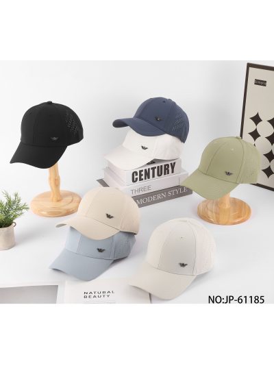 Gorra transpirable paneles perforados detalle metálico 2