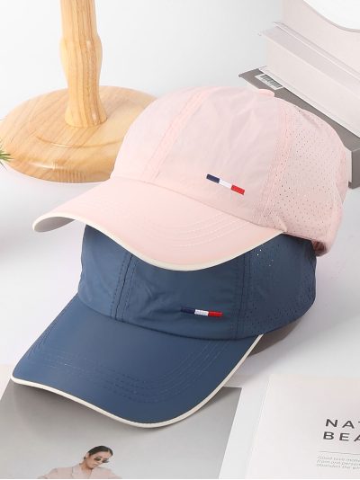 Gorra transpirable detalle bandera tricolor