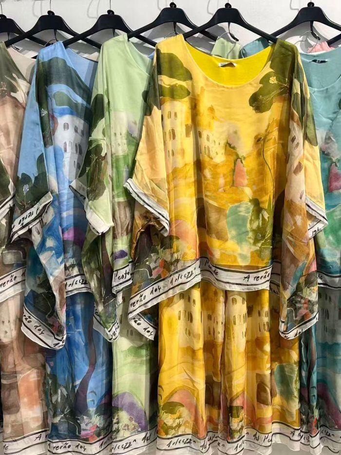 Conjunto de blusa maxi estampada em chiffon + calça