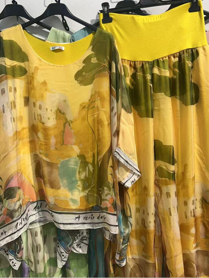 Conjunto de blusa maxi estampada em chiffon + calça