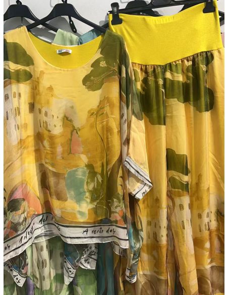 Conjunto de blusa maxi estampada em chiffon + calça