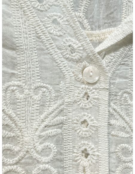 Chaqueta bordada sangallo botones