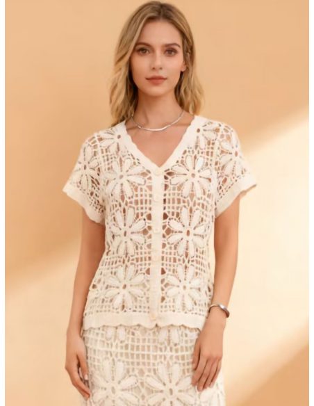 Casaquinho de crochê com flores