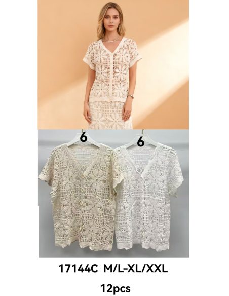 Casaquinho de crochê com flores