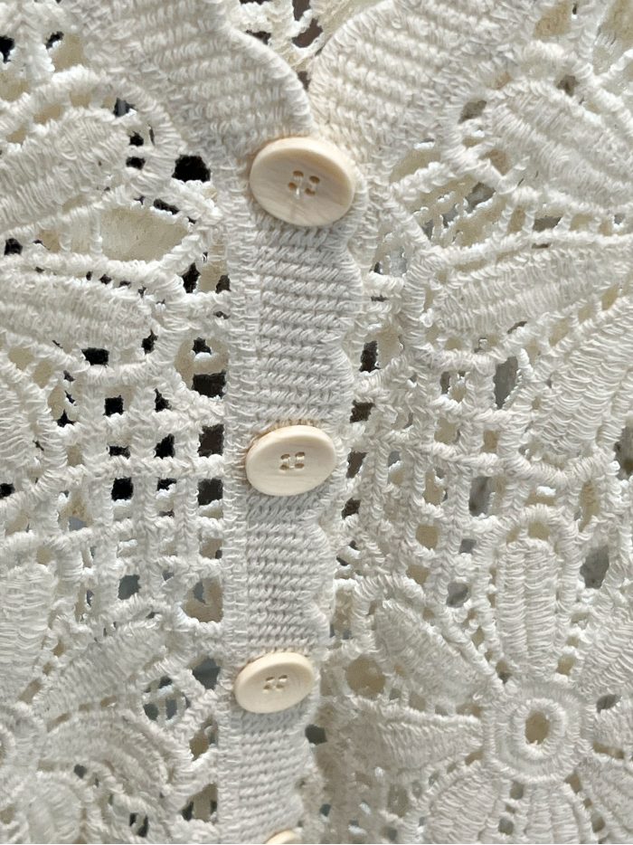 Casaquinho de crochê com flores